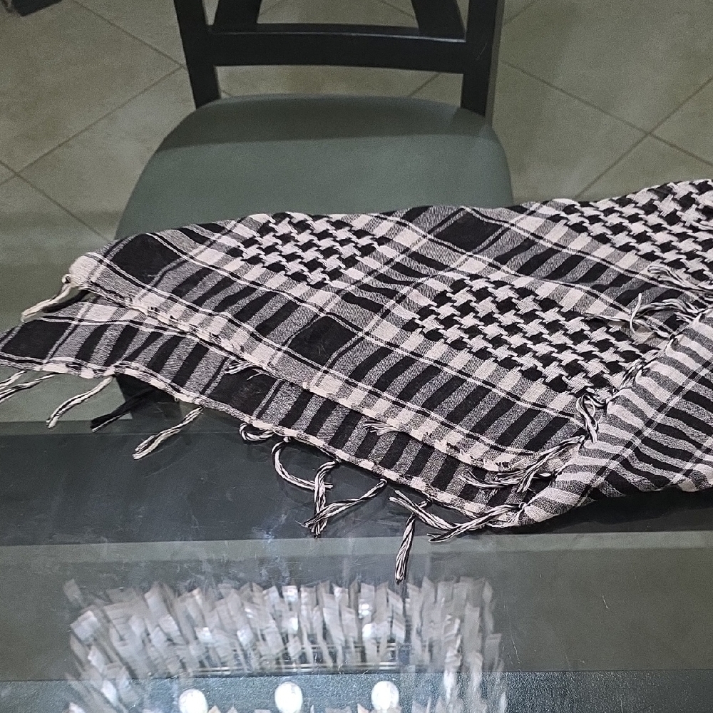 Source Unknown Black and White Checkered Scarf
